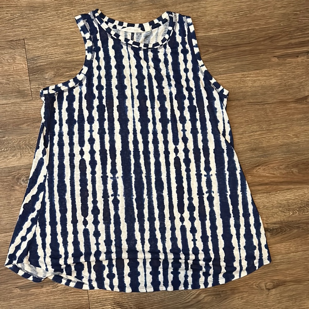 Athleta Breezy tank. Lightly used. Large